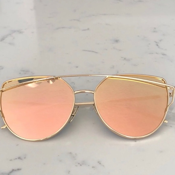 Accessories - Mirror sunglasses. 🆕